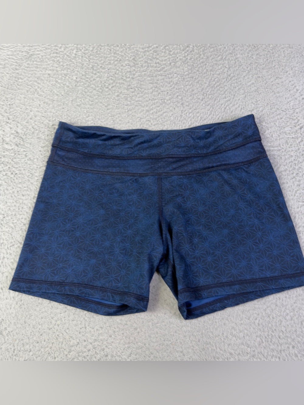 Lululemon Shorts Womens 8 Blue Geometric 5'' Inseam Biker Athletic Yoga Gym